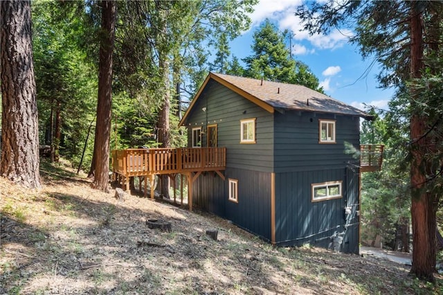 698 W Victoria Ct, Lake Arrowhead, CA 92352 - view of home's exterior featuring a deck