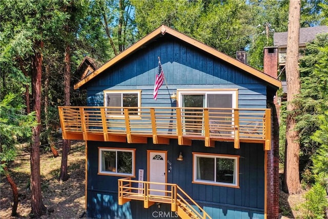 698 W Victoria Ct, Lake Arrowhead, CA 92352 - chalet / cabin with a balcony and a chimney