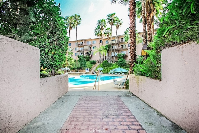 1517 E Garfield Ave Unit 94, Glendale, CA 91205 - community pool with a patio