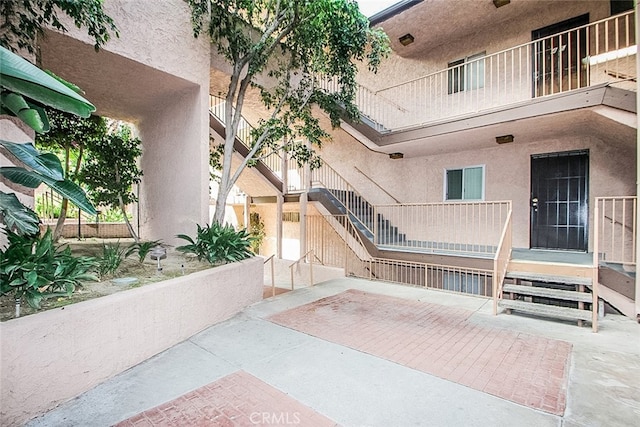 1517 E Garfield Ave Unit 94, Glendale, CA 91205 - view of property's community with a patio area