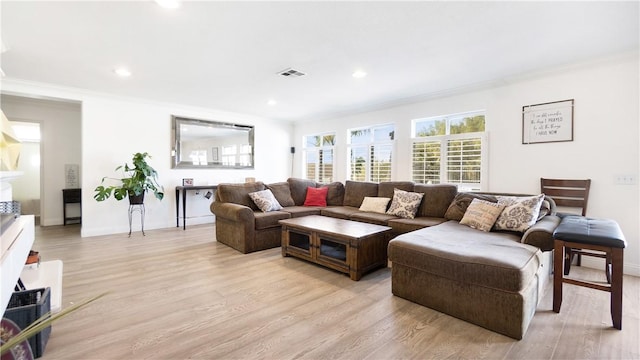 living area featuring ornamental molding, light wood-style floors, recessed lighting, and baseboards