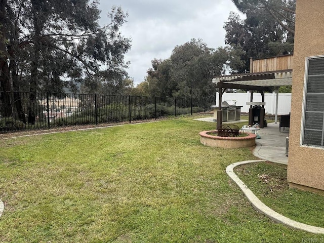 43075 Corte Fresca, Temecula, CA 92592 - fenced backyard featuring a patio and a pergola