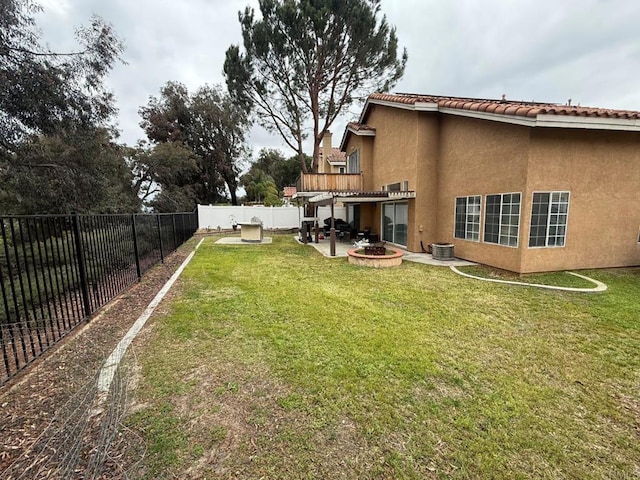 43075 Corte Fresca, Temecula, CA 92592 - fenced backyard featuring a patio area