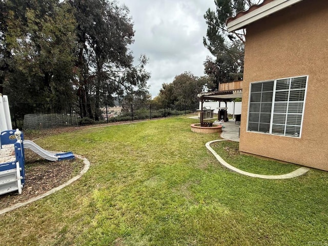 43075 Corte Fresca, Temecula, CA 92592 - fenced backyard featuring a playground and a patio area