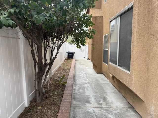 43075 Corte Fresca, Temecula, CA 92592 - view of side of home with a fenced backyard and stucco siding