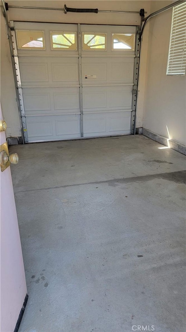 29746 Maxmillian Ave, Murrieta, CA 92563 - view of garage
