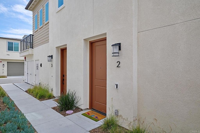 entrance to property with stucco siding