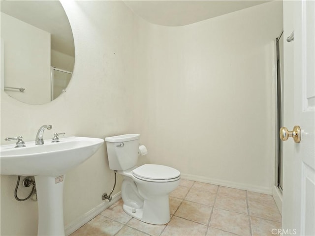 30375 June Rose Ct, Castaic, CA 91384 - full bathroom featuring a shower with shower door, toilet, baseboards, and tile patterned flooring