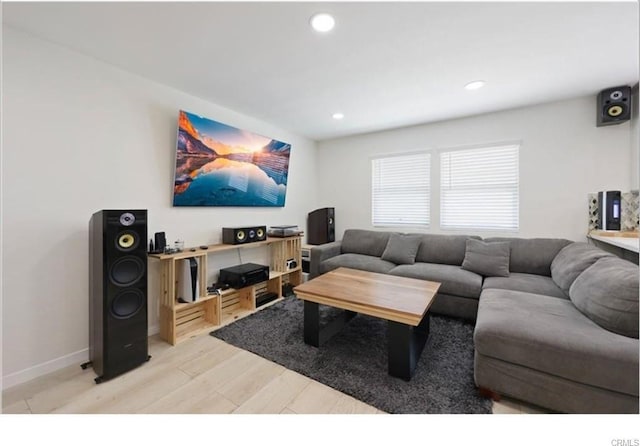 living room featuring light wood-type flooring, recessed lighting, and baseboards