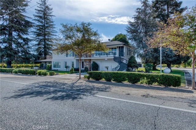 view of front facade with driveway and an attached garage