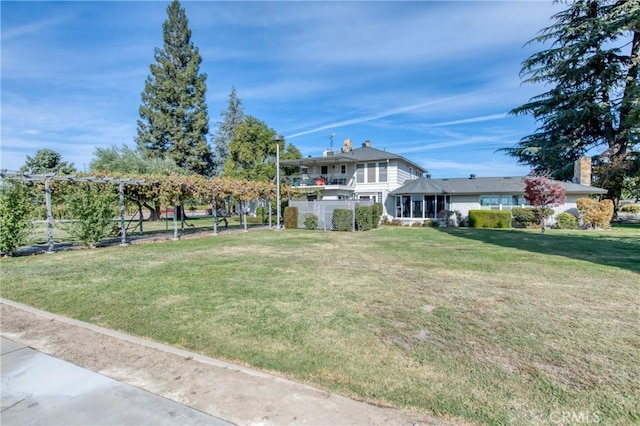 view of green lawn
