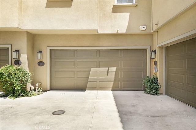 281 N Mar Vista Ave Unit 23, Pasadena, CA 91106 - garage with driveway