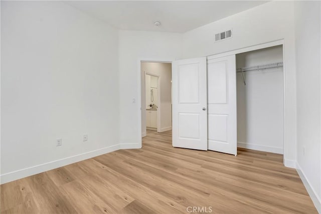 281 N Mar Vista Ave Unit 23, Pasadena, CA 91106 - unfurnished bedroom with light wood-style flooring, baseboards, and a closet