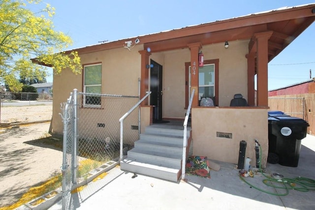 404 N 4th Ave, Barstow, CA 92311 - view of front of house with stucco siding and fence
