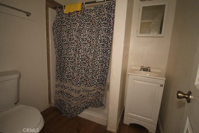 404 N 4th Ave, Barstow, CA 92311 - bathroom featuring toilet, wood finished floors, curtained shower, and a sink
