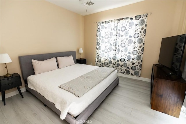 43250 Lago Brezza Dr, Indio, CA 92203 - bedroom featuring baseboards and light wood-style floors