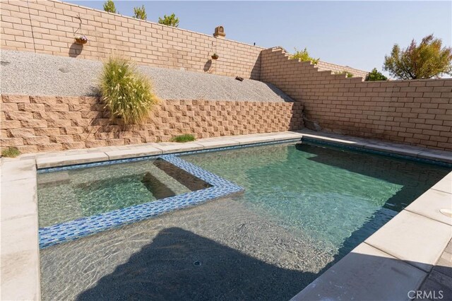 43250 Lago Brezza Dr, Indio, CA 92203 - view of pool featuring a fenced backyard and a pool with connected hot tub