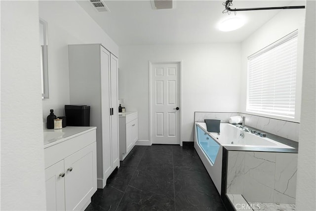 43250 Lago Brezza Dr, Indio, CA 92203 - bathroom with two vanities and a whirlpool tub