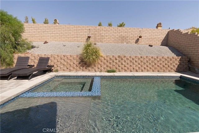 43250 Lago Brezza Dr, Indio, CA 92203 - view of swimming pool featuring a pool with connected hot tub, fence, and a patio area