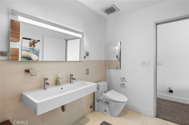 bathroom featuring toilet and a sink
