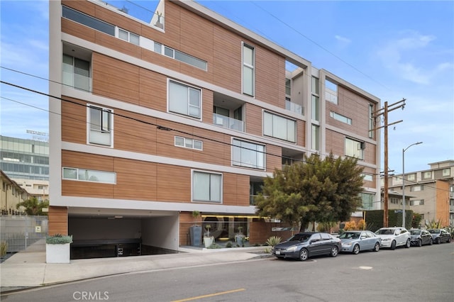 view of apartment building / complex