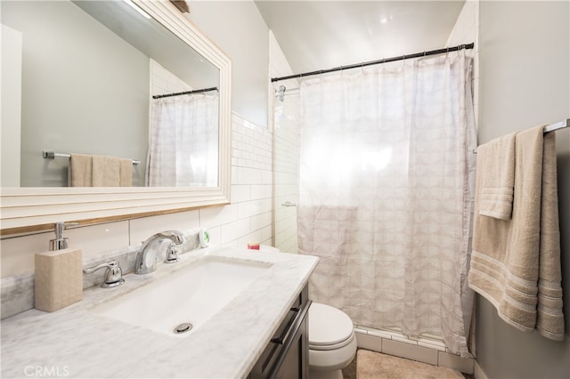 840 S Oak Glen Ave, Nipomo, CA 93444 - full bathroom featuring tile walls, a shower with shower curtain, toilet, and vanity