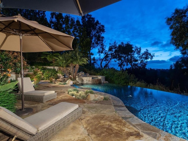 18414 Calle La Serra, Rancho Santa Fe, CA 92091 - view of swimming pool with a patio area and an infinity pool