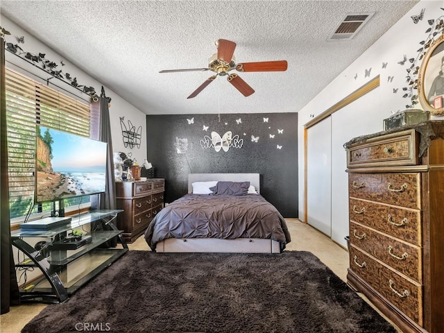17949 Catalpa St, Hesperia, CA 92345 - carpeted bedroom featuring a textured ceiling, a closet, an accent wall, and ceiling fan