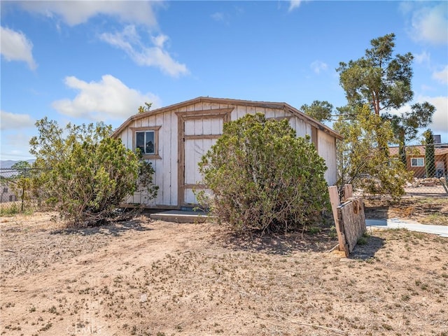 17949 Catalpa St, Hesperia, CA 92345 - view of outbuilding featuring an outdoor structure