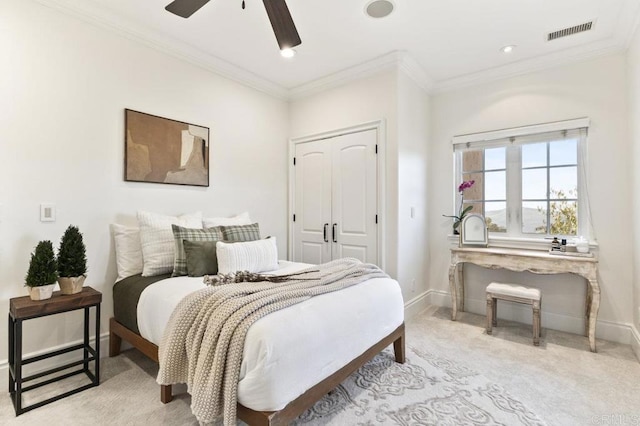 bedroom with baseboards, light carpet, crown molding, a ceiling fan, and recessed lighting