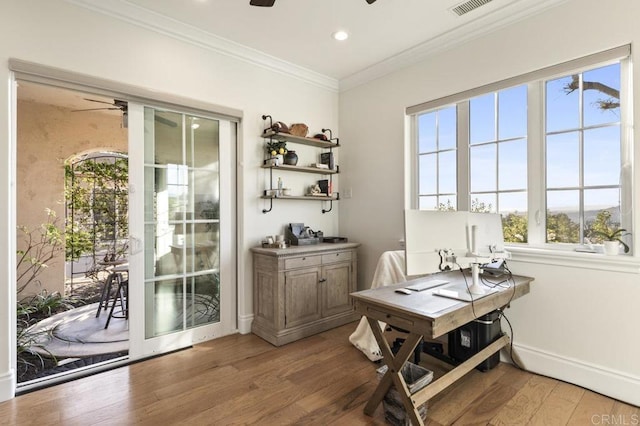 dining area featuring ceiling fan, light wood-type flooring, a desk, ornamental molding, and recessed lighting