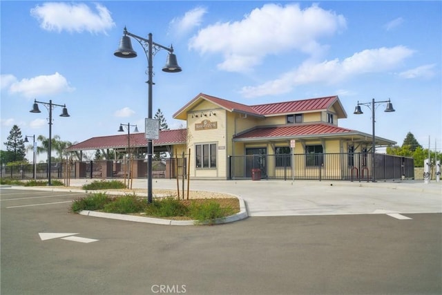 896 N Mariposa Ave, Visalia, CA 93292
