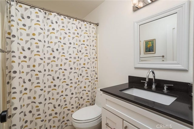 full bath featuring toilet, vanity, and a shower with curtain