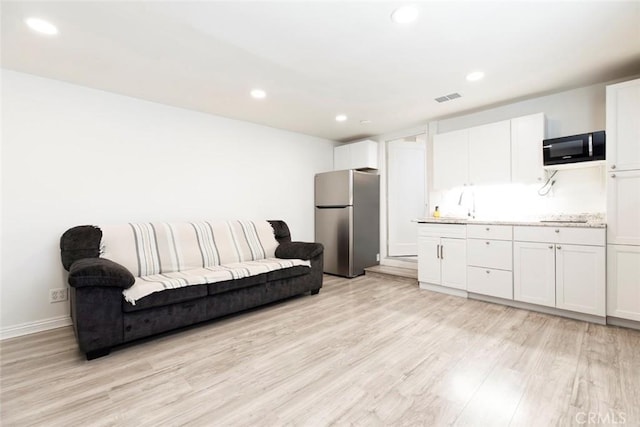 1821 N Niagara St, Burbank, CA 91505 - living room featuring light wood-style flooring, recessed lighting, and baseboards
