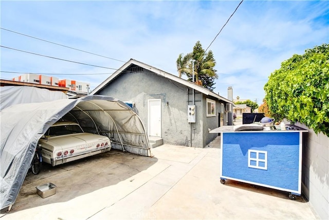 view of front of home featuring a carport and stucco siding