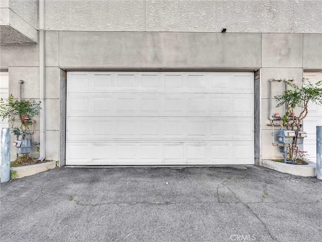 20155 Keswick St Unit 117, Winnetka, CA 91306 - garage featuring asphalt driveway