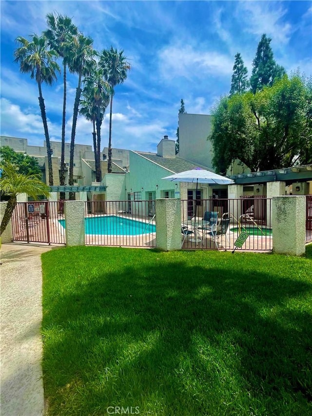 20155 Keswick St Unit 117, Winnetka, CA 91306 - view of yard with a community pool