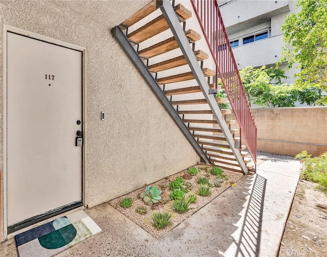 20155 Keswick St Unit 117, Winnetka, CA 91306 - view of exterior entry with stucco siding