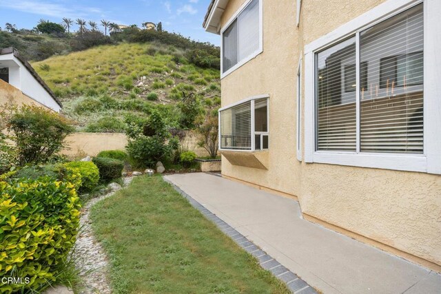 1985 Erin Way, Glendale, CA 91206 - view of yard featuring a patio