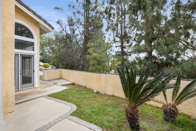 1985 Erin Way, Glendale, CA 91206 - view of yard with a patio