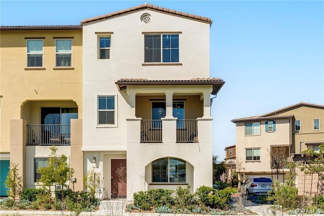 1648 Fig Tree Way, Oceanside, CA 92056 - townhome / multi-family property featuring stucco siding, a tiled roof, and a balcony