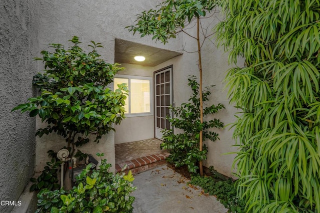 2451 Manet Ln, Simi Valley, CA 93063 - entrance to property with stucco siding
