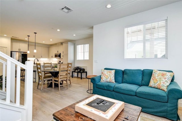 1053 Tiburon Way, San Luis Obispo, CA 93401 - living area featuring light wood-style floors and recessed lighting