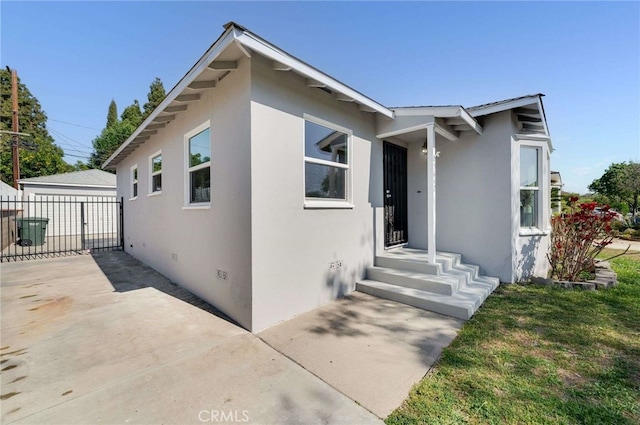 5642 Briercrest Ave, Lakewood, CA 90713 - view of front of home featuring stucco siding and fence