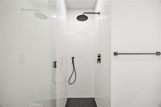17 Candlewood, Irvine, CA 92620 - bathroom featuring a tile shower