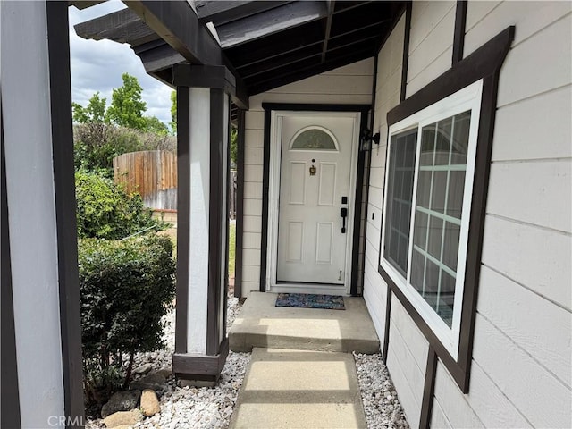 entrance to property with fence