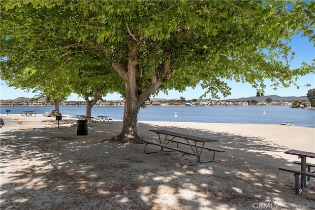 13985 Evergreen Ln, Victorville, CA 92395 - view of home's community featuring a water view