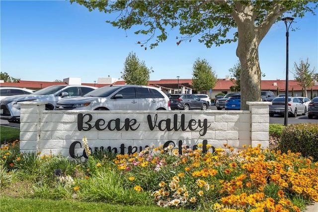 13985 Evergreen Ln, Victorville, CA 92395 - community / neighborhood sign with uncovered parking