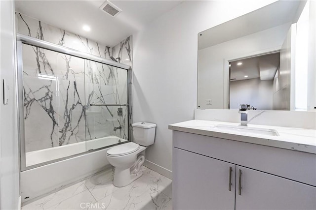 full bathroom with toilet, baseboards, bath / shower combo with glass door, vanity, and recessed lighting