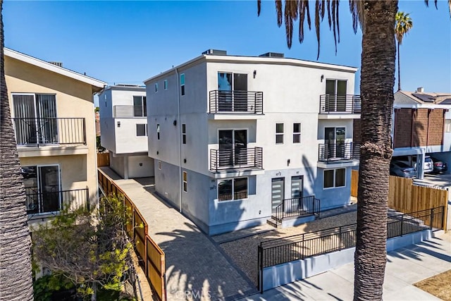 view of apartment building / complex